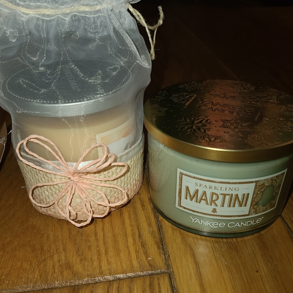 2 Yankee Candles.. Bliss & Martini scents!